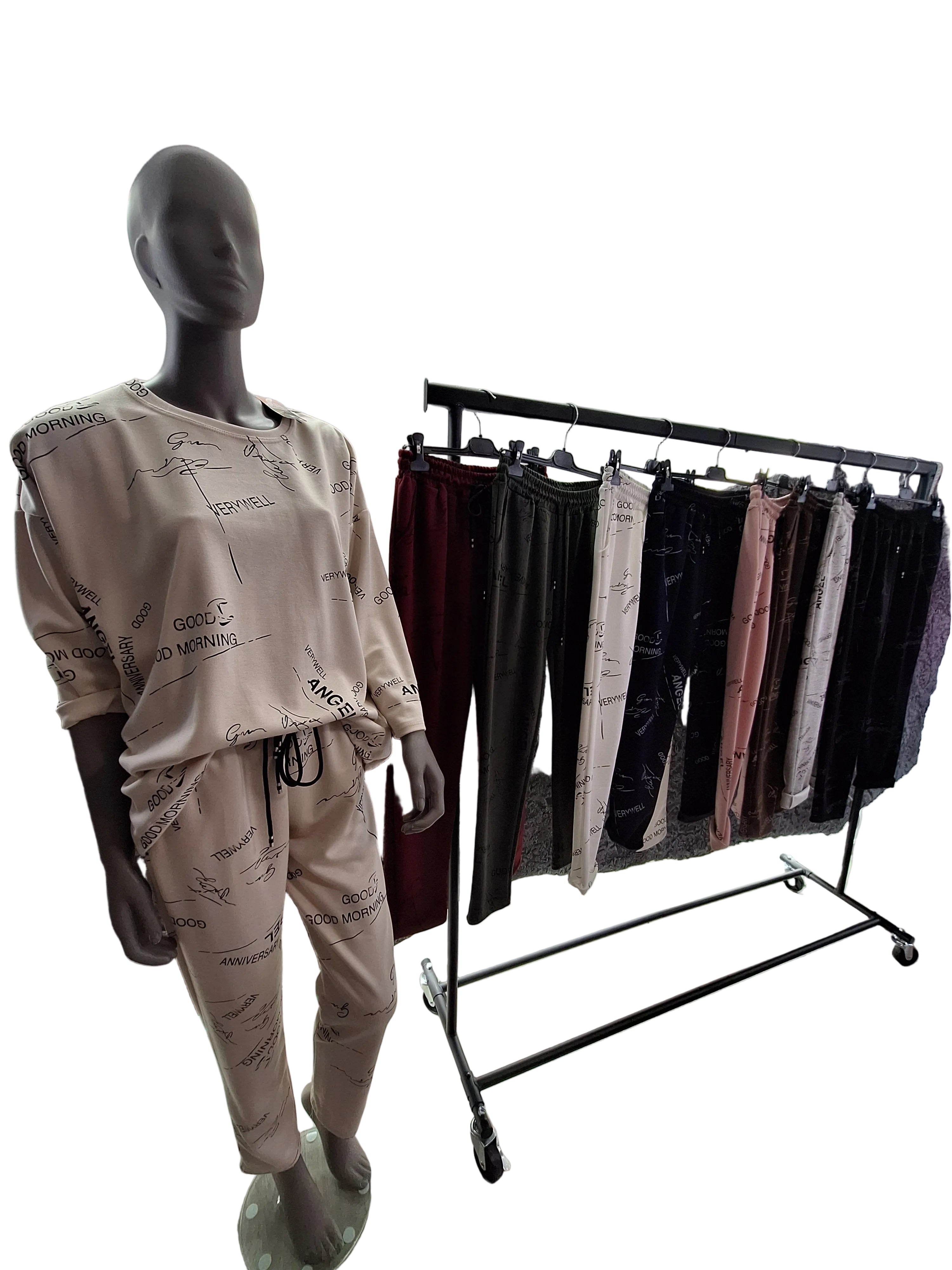 Sportanzug 2 Teiler mit Schrift