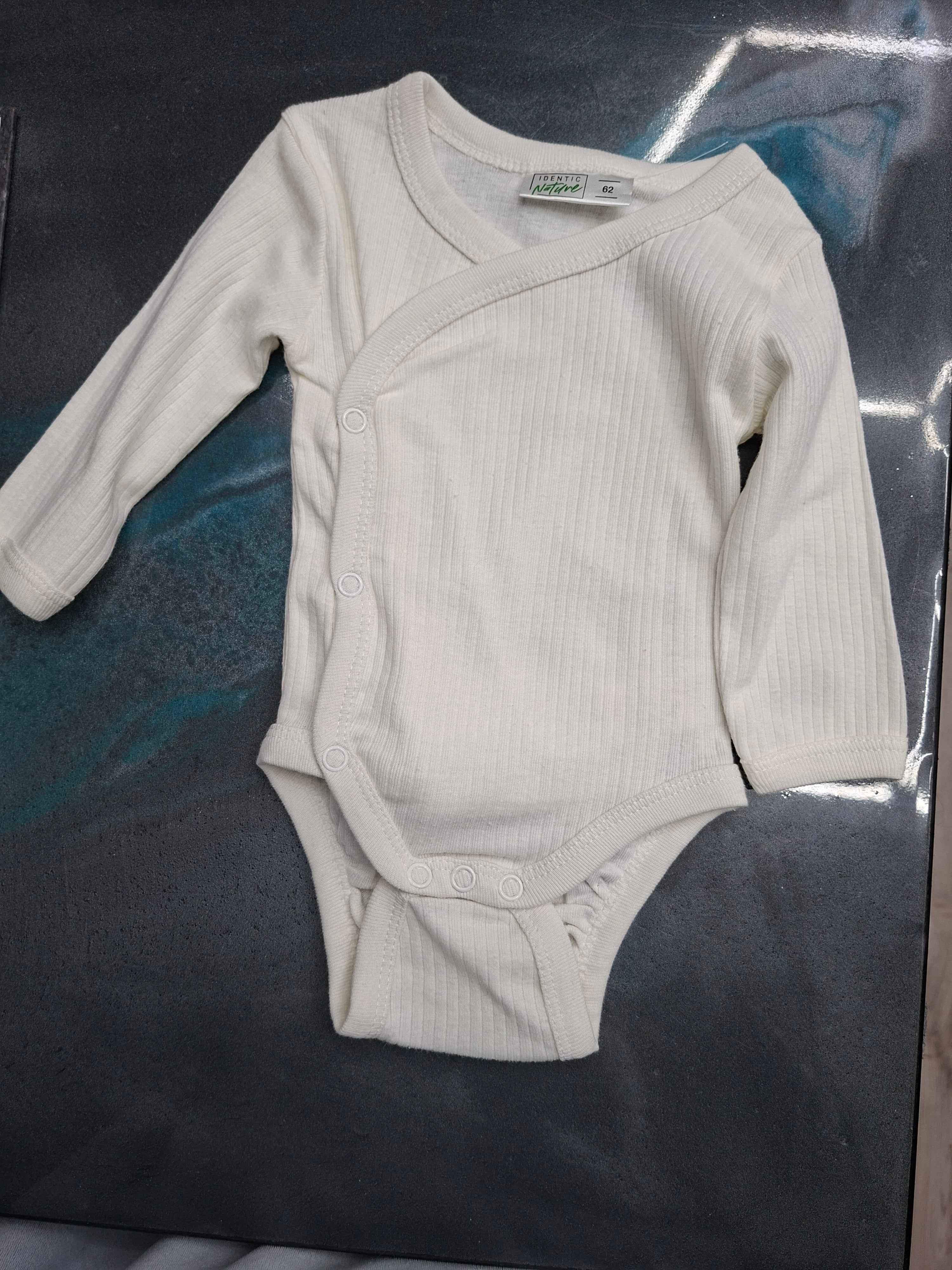 Personalisierte Baby-Bodys in vielen Farben, und jedes kann mit Sprüchen oder Motiven hergestellt werden. - Nicky's Kleiderstuebchen
