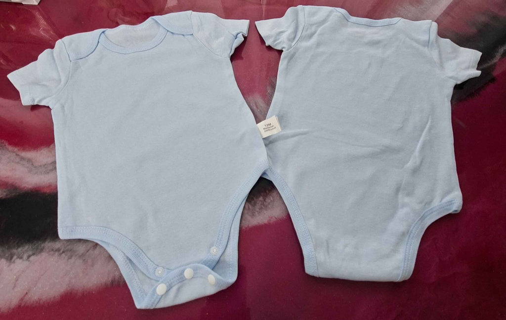 Personalisierte Baby-Bodys in vielen Farben, und jedes kann mit Sprüchen oder Motiven hergestellt werden. - Nicky's Kleiderstuebchen