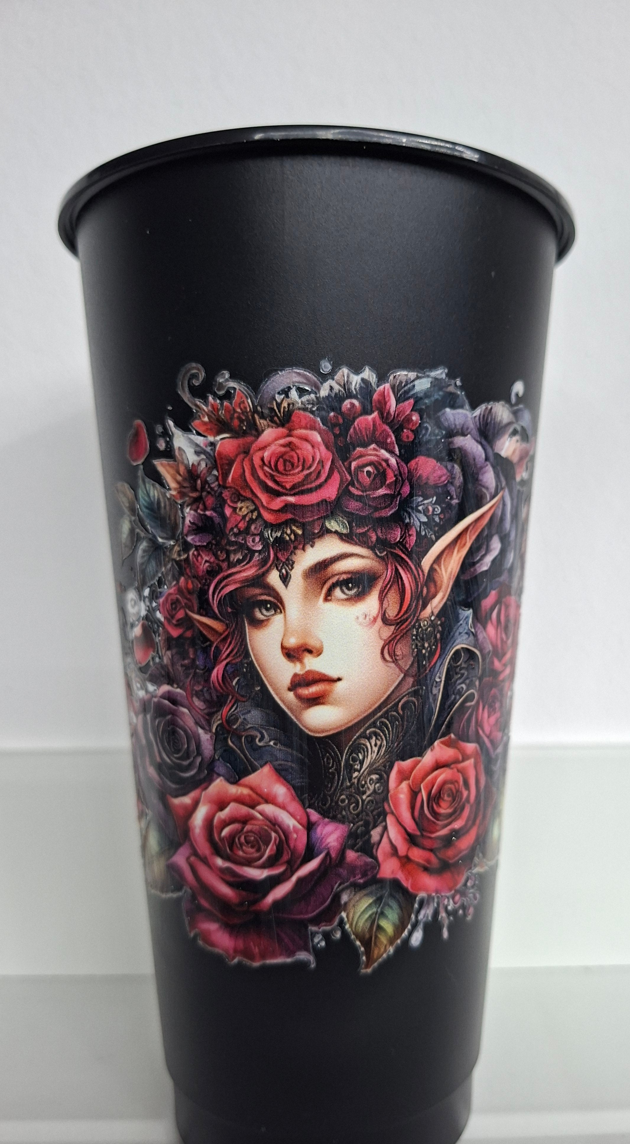 Trinkbecher mit Deckel und Strohhalm in Schwarz – Einzigartige Designs für jeden Anlass - Nicky's Kleiderstuebchen
