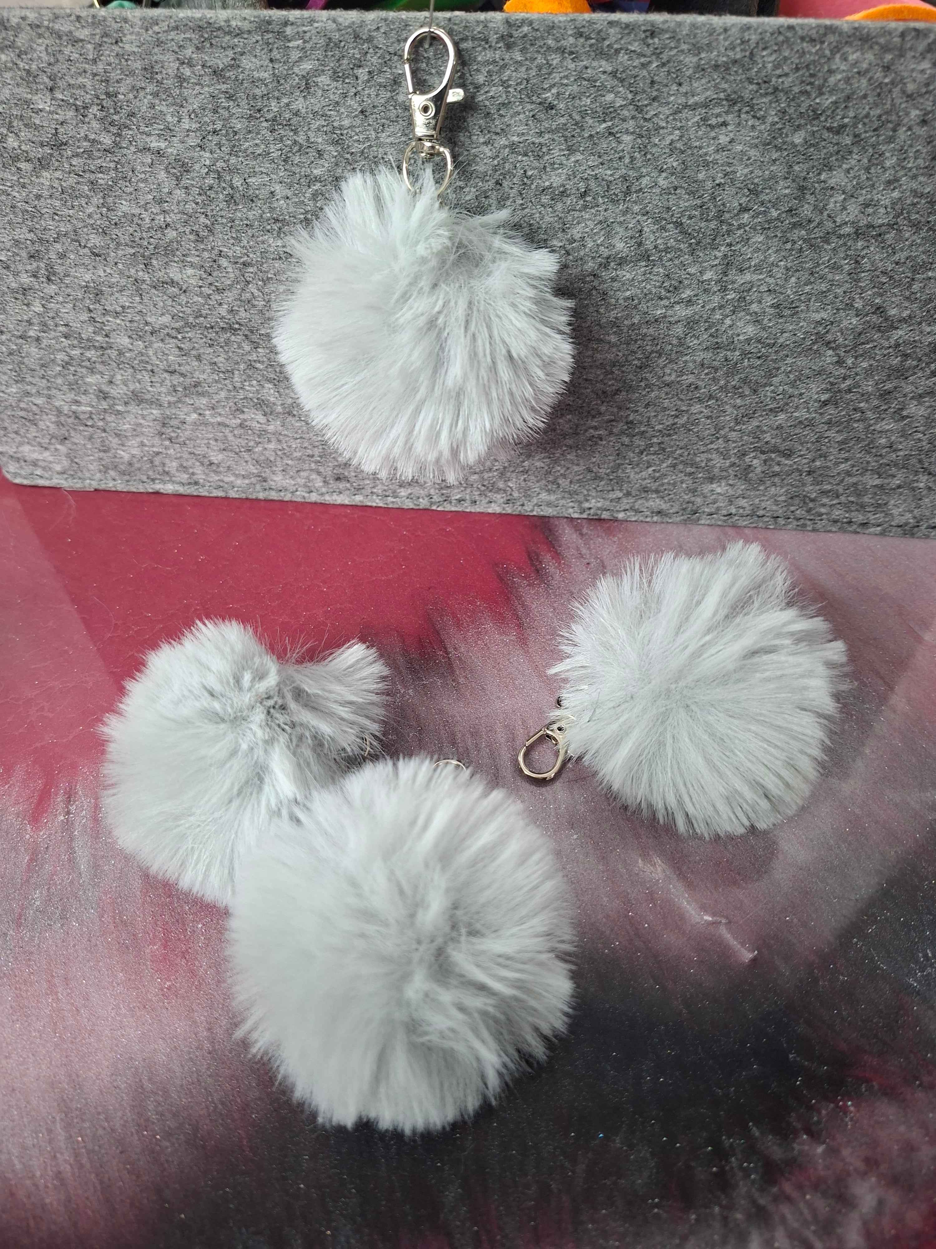 Puschel Anhänger Kaninchenfell - Stilvolles Accessoire für jeden Anlass - Nicky's Kleiderstuebchen