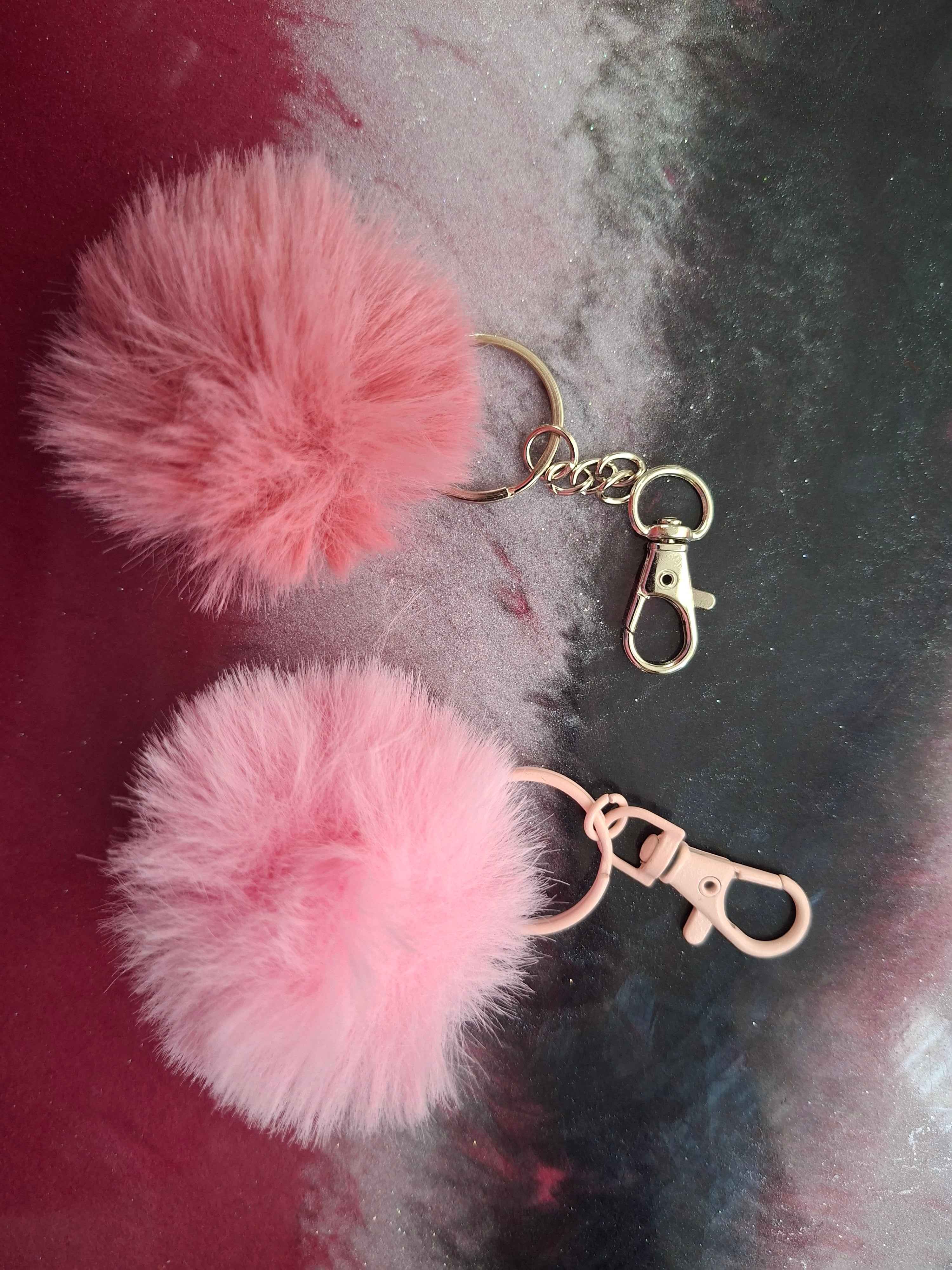 Puschel Anhänger Kaninchenfell - Stilvolles Accessoire für jeden Anlass - Nicky's Kleiderstuebchen