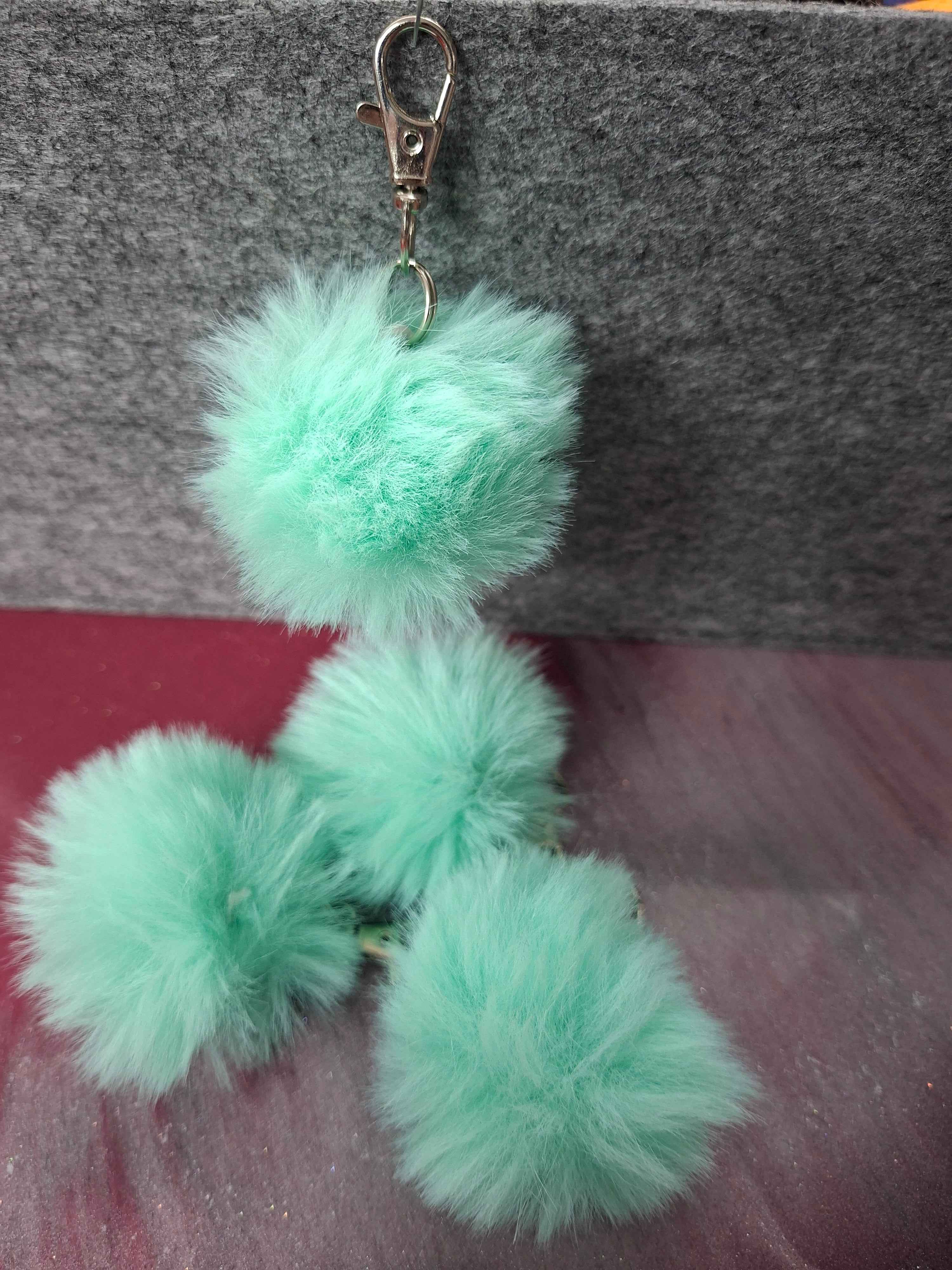 Puschel Anhänger Kaninchenfell - Stilvolles Accessoire für jeden Anlass - Nicky's Kleiderstuebchen