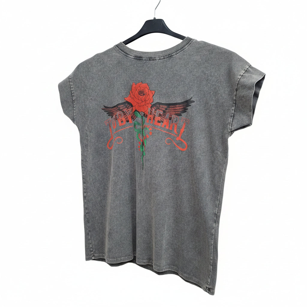 Toby Herz Shirt verwischte Optik – Stylisches Design für Trendsetter - Nicky's Kleiderstuebchen